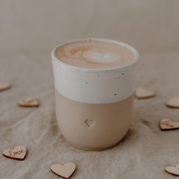 Eulenschnitt Becher "Herz" aus Steingut